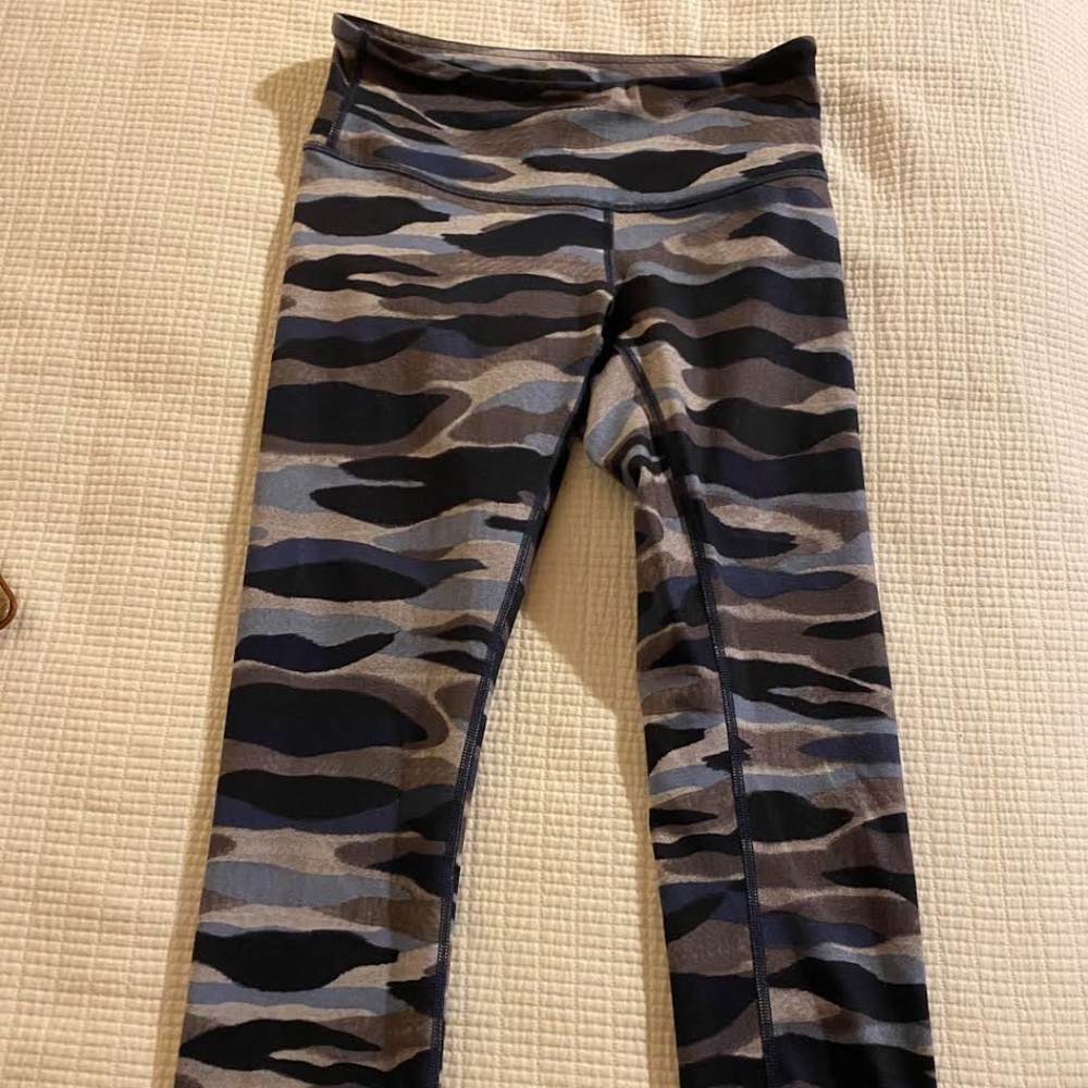 Lululemon camo wunder under crop leggings